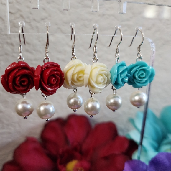 Red Rose and Faux Pearl earrings. - Picture 2 of 2